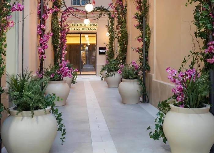 Centraal gelegen hotel: Catalonia Puerta Del Mar